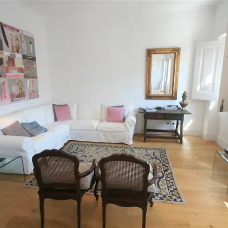 Exquisit 3 Bedroom In Apartament